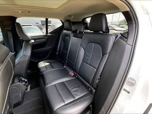 Used 2023 Volvo XC40 B4 Plus w/ Protection Package Premier image 34