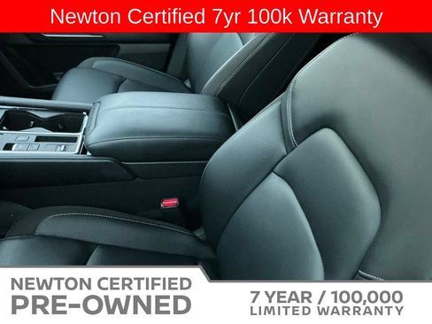 Used 2025 Nissan Pathfinder SL w/ SL Premium Package FWD image 4