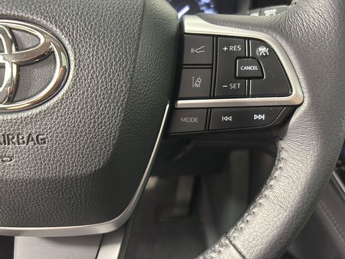 Used 2025 Toyota Sienna XLE w/ XLE Plus Package AWD/4WD image 32