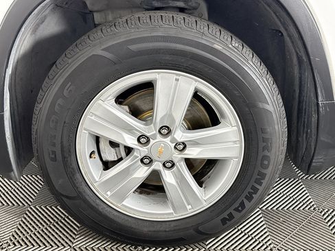 Used 2022 Chevrolet Trax LS w/ Tint and Cruise Package AWD/4WD image 35