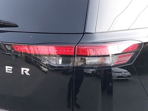 Used 2024 Nissan Pathfinder S w/ Cargo Package image 35