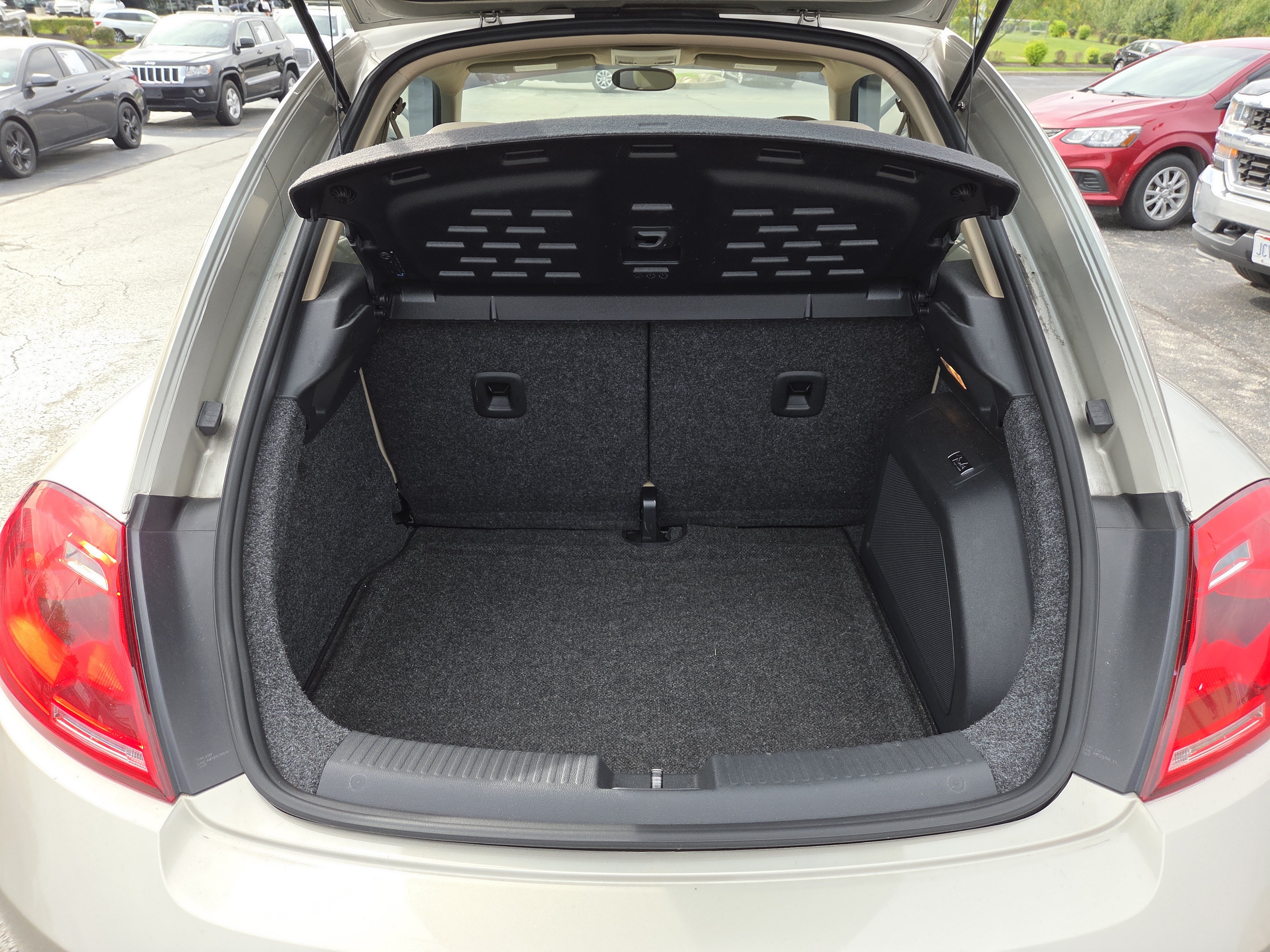 Used 2012 Volkswagen Beetle 2.5 FWD image 10
