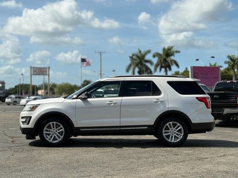 Used 2017 Ford Explorer XLT w/ Equipment Group 202A image 4