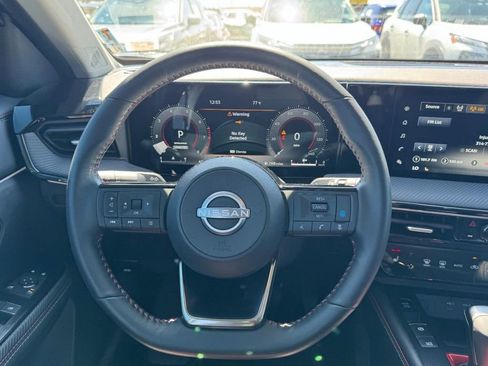 Used 2025 Nissan Kicks SR w/ SR Premium Package AWD/4WD image 13