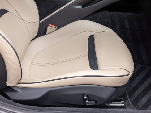 Certified 2022 Ferrari Roma RWD image 44