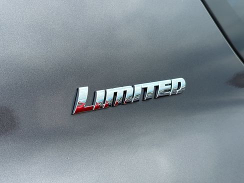 Used 2018 Toyota 4Runner Limited AWD/4WD image 10