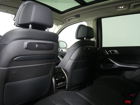 Certified 2025 BMW X7 xDrive40i w/ Premium Package image 15