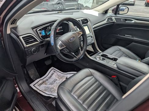 Used 2017 Ford Fusion SE w/ Fusion SE Technology Package image 12