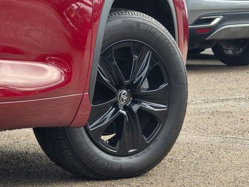 Used 2023 Toyota Highlander XLE image 8