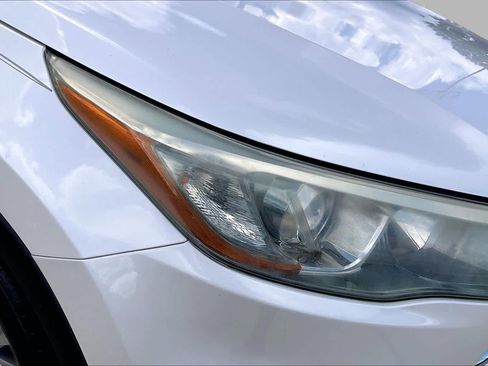 Used 2015 Toyota Highlander Plus FWD image 28