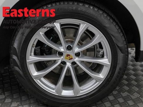 Used 2023 Porsche Macan T w/ Premium Package Plus image 34