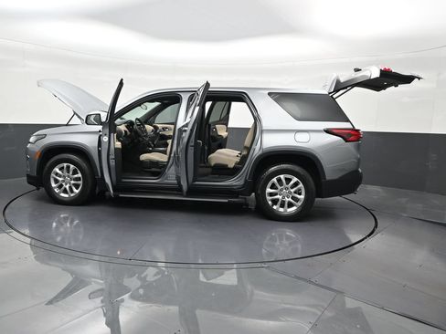 Used 2023 Chevrolet Traverse LS FWD image 38