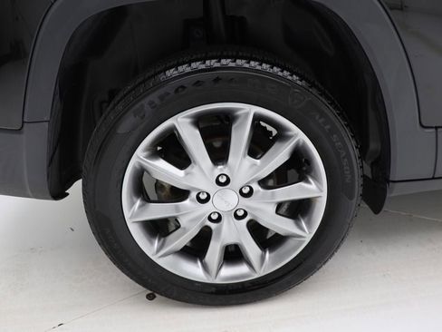 Used 2018 Jeep Cherokee Limited image 9