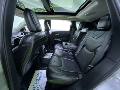 Used 2017 Jeep Cherokee Overland w/ Technology Group image 28