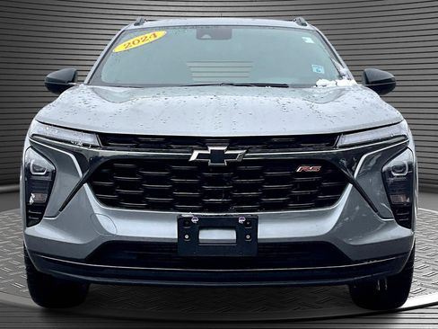 Used 2024 Chevrolet Trax RS w/ Driver Confidence Package image 2