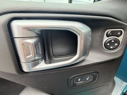 Used 2019 Jeep Wrangler Unlimited Sahara w/ Uconnect 4C Nav & Sound Group AWD/4WD image 90