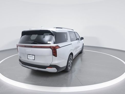 Used 2025 Kia Carnival EX image 8
