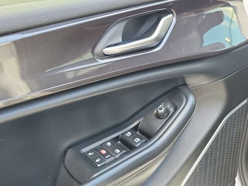Used 2022 Jeep Grand Cherokee L Laredo w/ Luxury Tech Group I AWD/4WD image 20