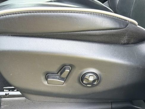 Used 2025 Chrysler Pacifica Limited FWD image 20