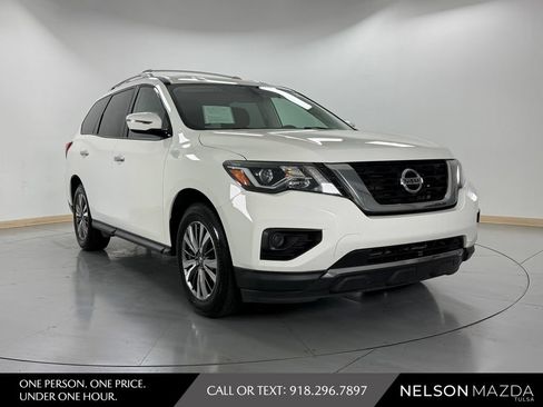 Used 2018 Nissan Pathfinder S FWD image 4