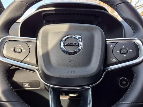 Used 2024 Volvo XC40 B5 Core image 11