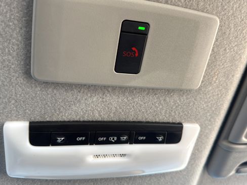 Used 2024 Nissan Kicks SR FWD image 25