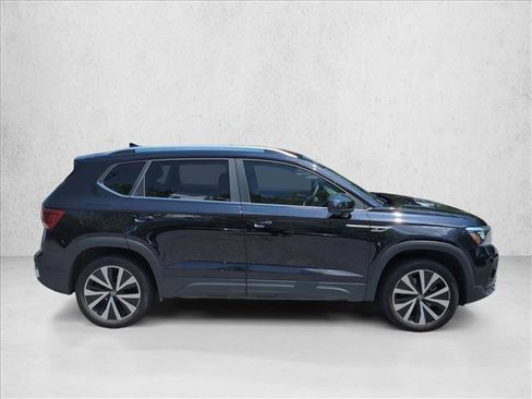 Used 2024 Volkswagen Taos SE FWD image 4