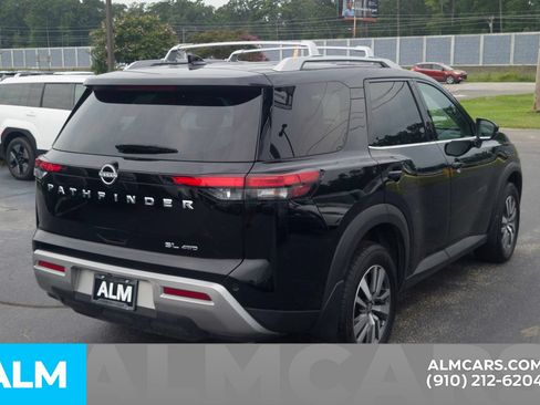Used 2025 Nissan Pathfinder SL AWD/4WD image 5