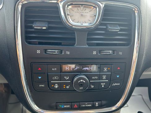 Used 2015 Chrysler Town & Country Touring-L w/ Driver Convenience Group image 24