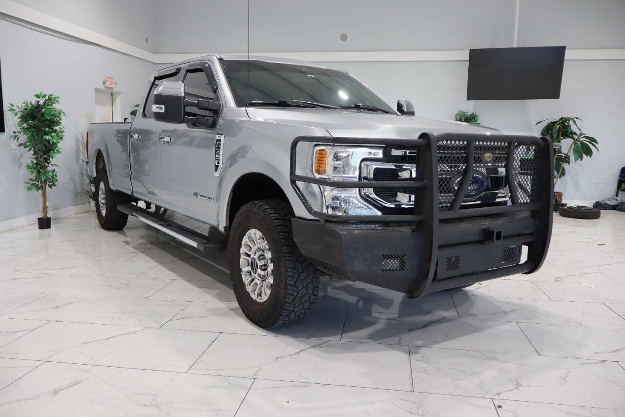 Used 2021 Ford F350 XLT w/ XLT Premium Package AWD/4WD image 2