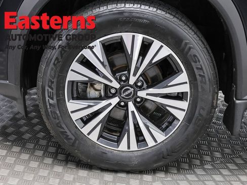 Used 2023 Nissan Rogue SV AWD/4WD image 32