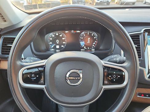 Used 2021 Volvo XC90 T6 Momentum w/ Climate Package image 16