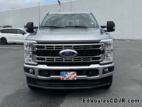 Used 2024 Ford F250 XLT w/ FX4 Off-Road Package image 2