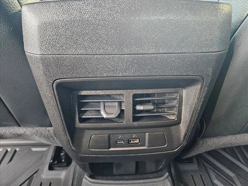 Used 2023 GMC Canyon Denali image 18