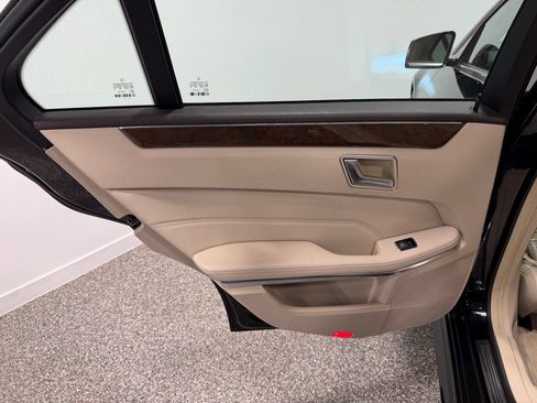 Used 2014 Mercedes-Benz E 350 4MATIC Sedan image 24