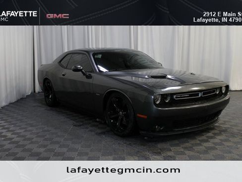 Used 2016 Dodge Challenger R/T image 1