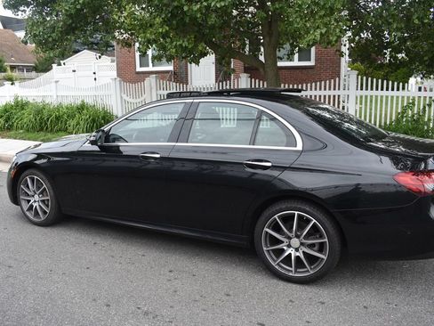Used 2023 Mercedes-Benz E 350 4MATIC Sedan w/ Premium Package image 8