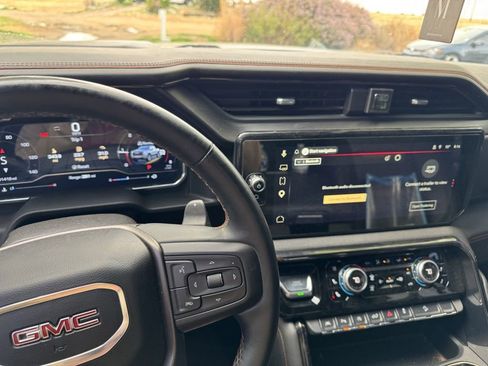 Used 2025 GMC Sierra 1500 AT4 w/ AT4 Premium Package AWD/4WD image 8