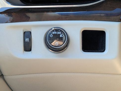 Used 2017 Cadillac Escalade Luxury image 19