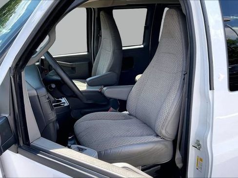 Used 2025 Chevrolet Express 2500 LT w/ LT Preferred Equipment Group RWD image 26