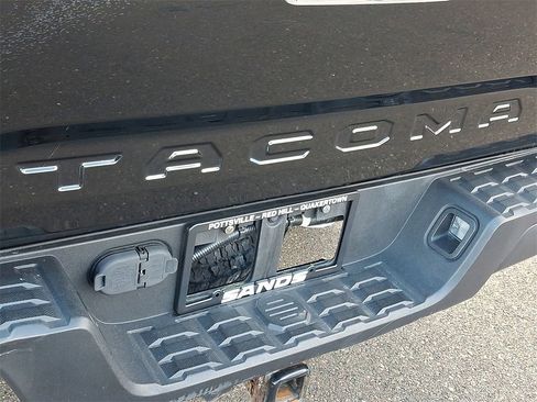 Used 2018 Toyota Tacoma TRD Off-Road image 30