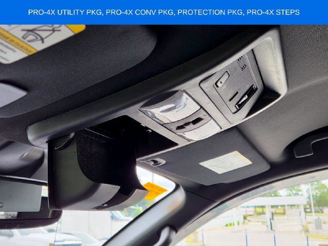 Used 2020 Nissan Titan PRO-4X w/ Pro-4x Convenience Package AWD/4WD image 15