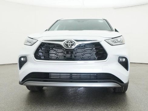 New 2026 Toyota Highlander Platinum AWD/4WD image 6
