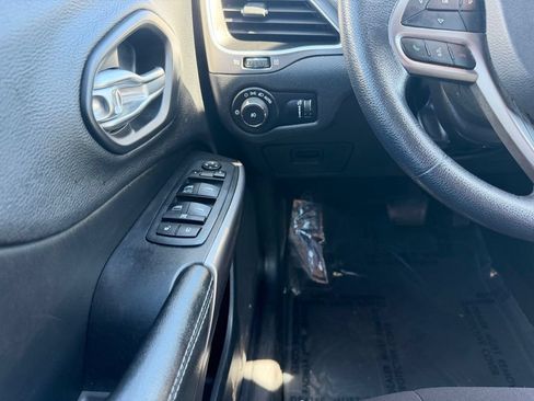 Used 2021 Jeep Cherokee Trailhawk w/ Trailer Tow Group AWD/4WD image 19