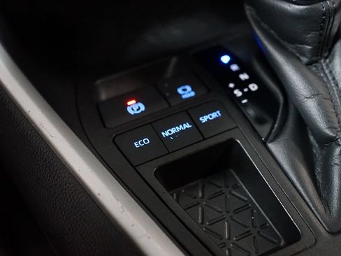 Certified 2021 Toyota RAV4 LE FWD image 21