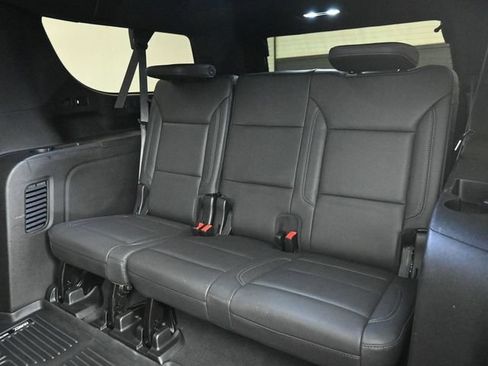 Used 2023 Chevrolet Suburban Z71 w/ Luxury Package AWD/4WD image 20
