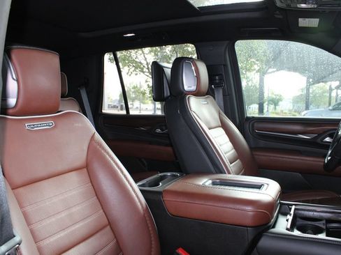 Used 2023 GMC Yukon Denali Ultimate w/ LPO, Floor Liner Package AWD/4WD image 42