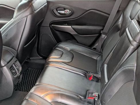 Certified 2019 Jeep Cherokee Latitude Plus w/ Cold Weather Group image 25