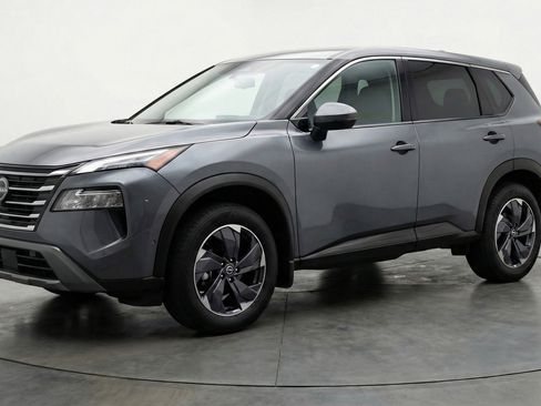 Used 2025 Nissan Rogue SV image 3