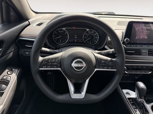 Used 2024 Nissan Altima 2.5 SV image 12